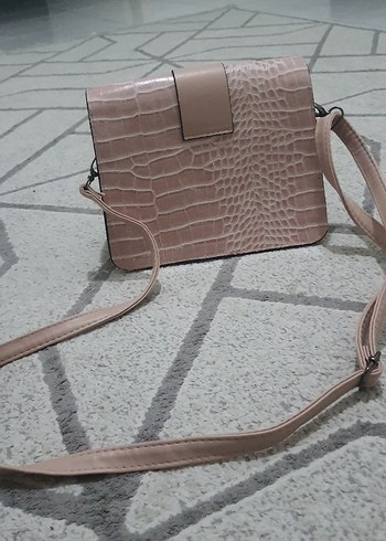 Beden pembe Renk Pembe Yılan Derisi Desenli zımbalı Çanta
