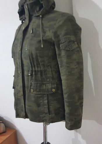 40 Beden Kapüşonlu Kamuflaj Desenli Kadın parka Mont