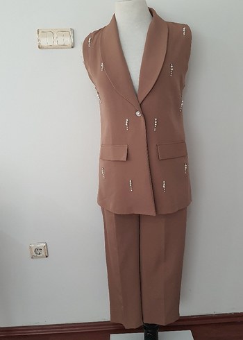 yelekli Düğmeli Kolsuz Kadın Takım Elbise