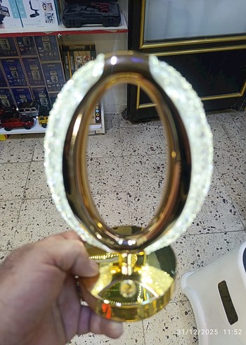 Parlak Altın Renkli Masa Lambası - Görsel 2