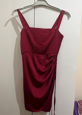Kırmızı saten elbise - Görsel 2