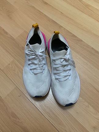Nike React