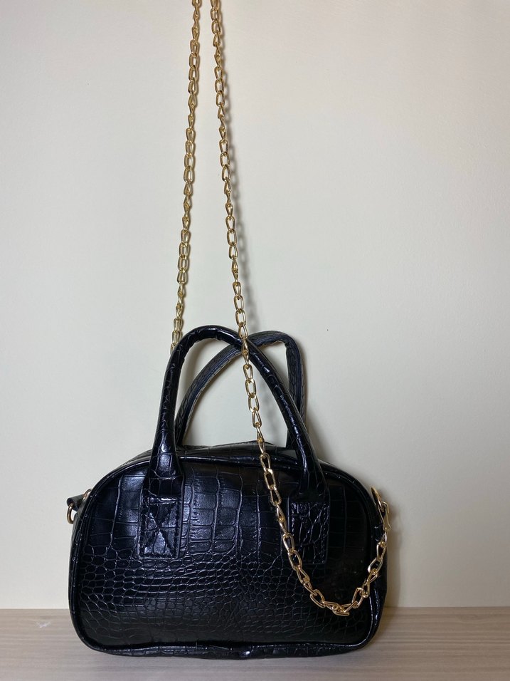 Parlak Siyah Yılan Derisi Desenli Zincir Detaylı Çanta - Görsel 2