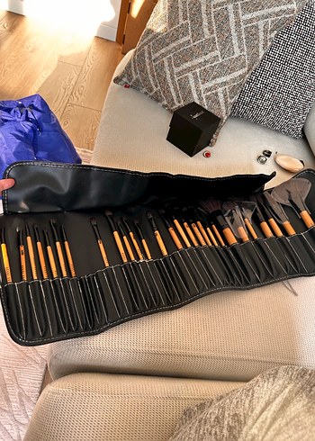 Boby brown deri çantalı makyaj fırça seti - Görsel 5