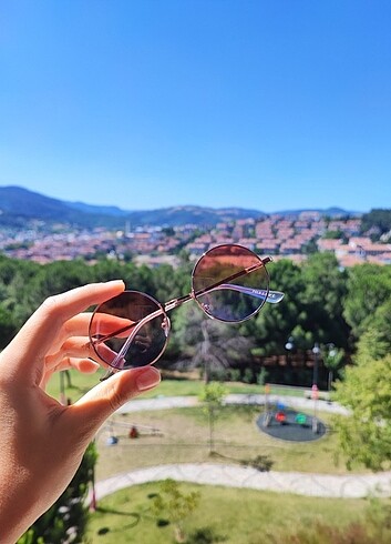 Pembe güneş gözlüğü 