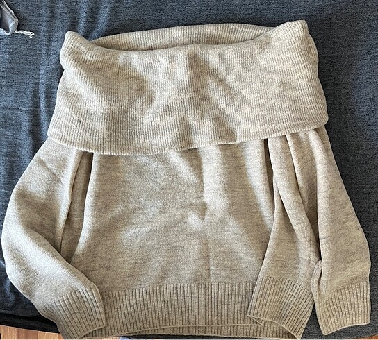 H&M Omzu Açık Kazak