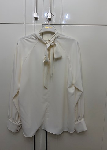 Ekru Yüksek Yakalı Kadın Gömlek - Görsel 3