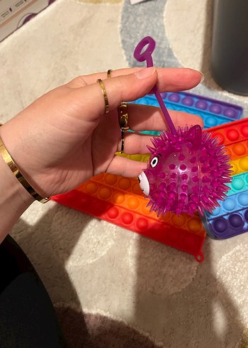 Fisher Price Renkli Pop It Oyuncak Seti ve Sevimli Hayvan Figürü