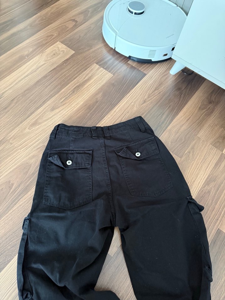 Bershka Siyah Kargo Pantolon — görsel 2/5