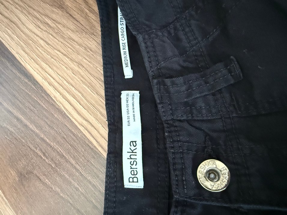 Bershka Siyah Kargo Pantolon — görsel 4/5
