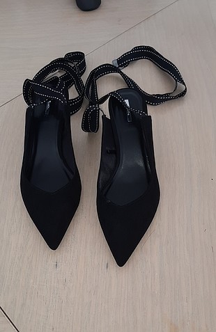 Bershka çok aranan bilekten bağlamalı topuklu ayakkabı????????