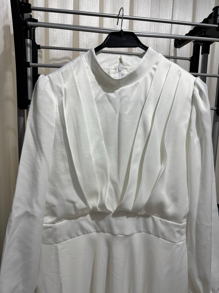 Beyaz Uzun Krep Elbise, Drapeli, Yüksek Yaka - Görsel 2