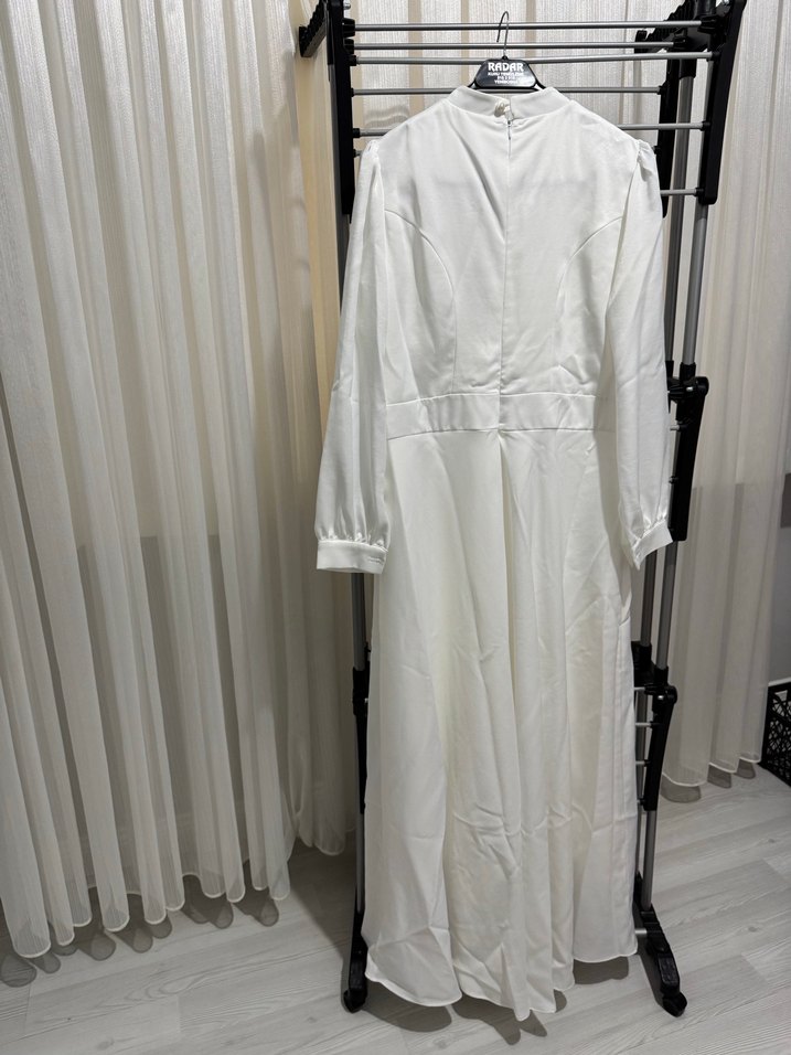 Beyaz Uzun Krep Elbise, Drapeli, Yüksek Yaka - Görsel 3