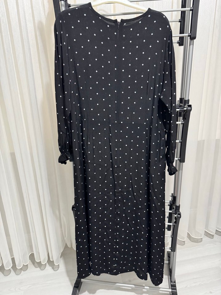 Siyah Puantiyeli Uzun Kollu Uzun Elbise - Görsel 2