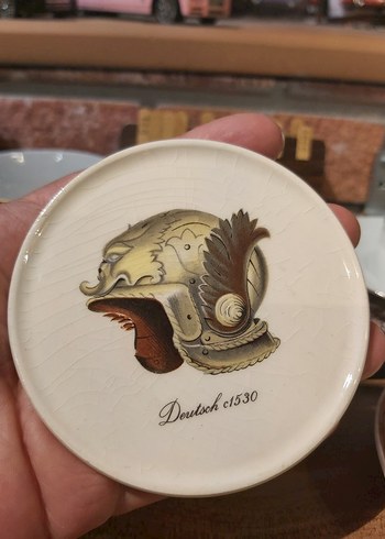 Beden antika porselen miğfer motifli Altın Desenli Klasik Tabak