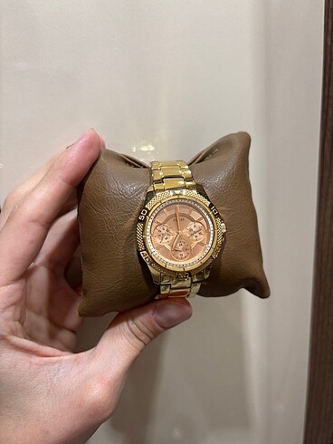Guess Saat