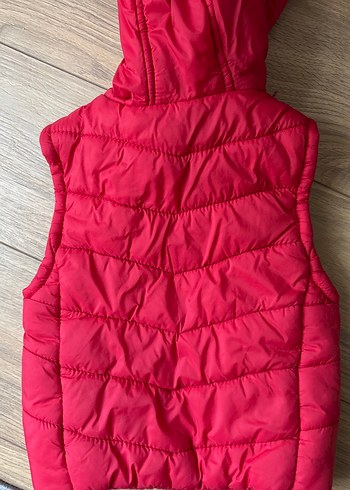 Kapüşonlu Kırmızı Erkek Çocuk Yeleği - Görsel 5