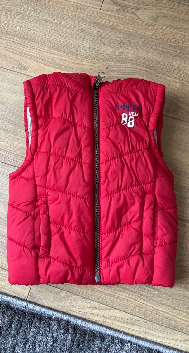 Kapüşonlu Kırmızı Erkek Çocuk Yeleği - Görsel 4