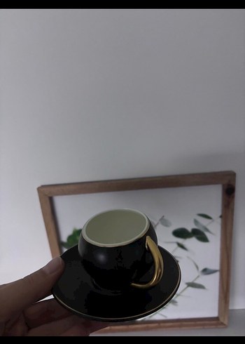 Siyah ve Altın Kulplu Fincan ve Tabak - Görsel 3