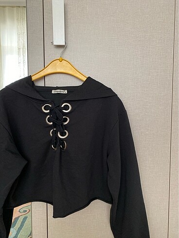 Zara Crop ön detaylı siyah sweat