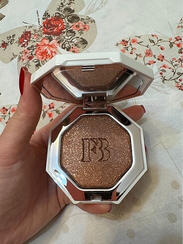 Fenty highlighter