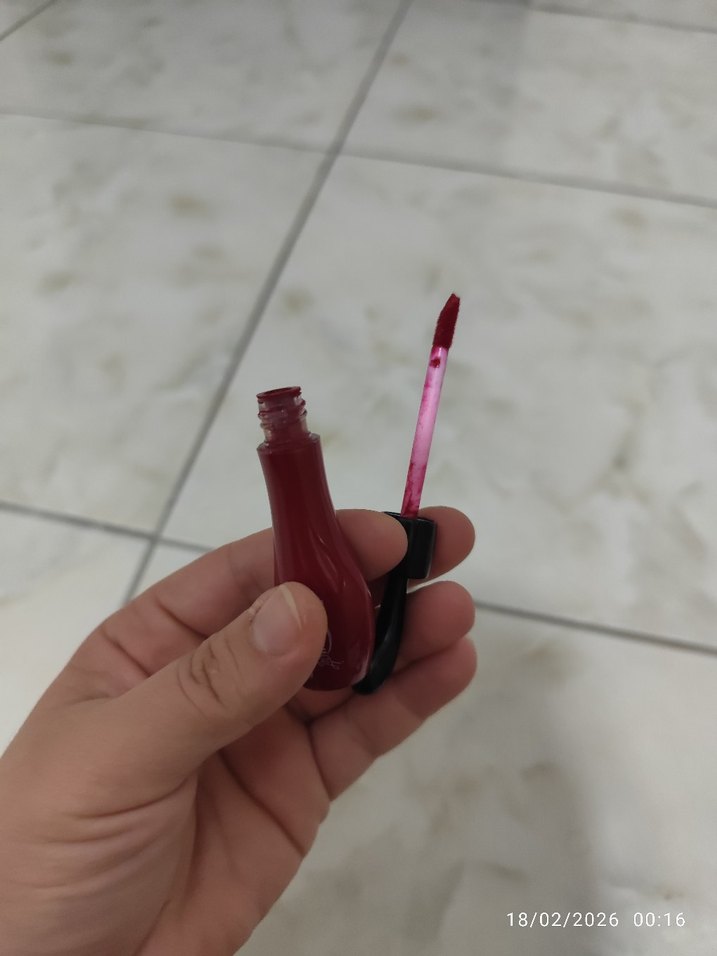 Parlak Kırmızı Ruj - Görsel 3