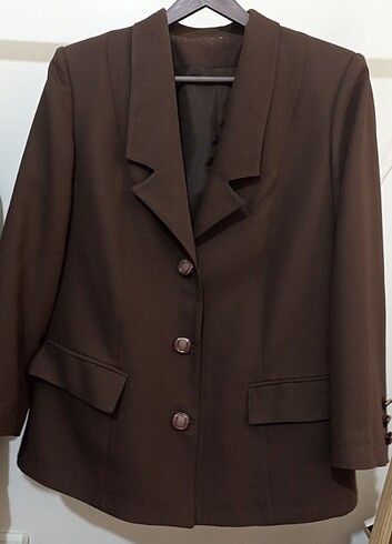 Kahverengi vintage blazer ceket kolunda siyah bir leke var xikar