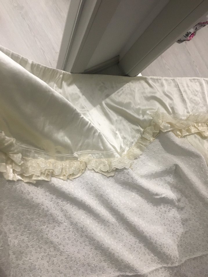 Parlak saten krem Yatak örtüsü - Görsel 2