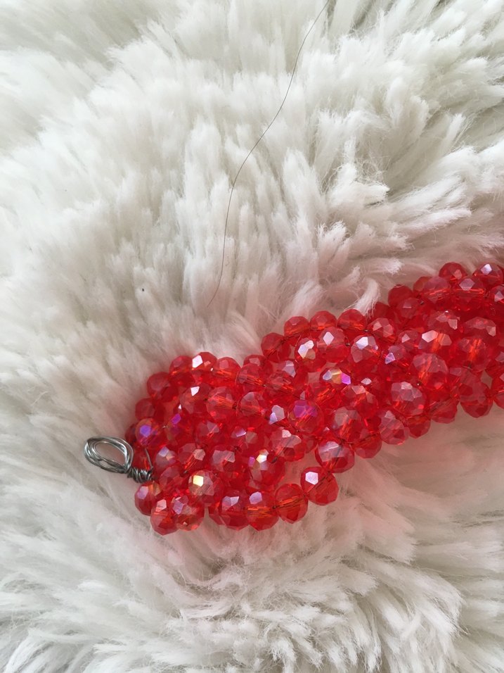 Boncuk İşlemeli Kırmızı Örgü Saç Aksesuarı - Görsel 3