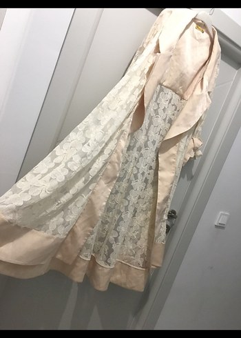 Uzun Beyaz Nakışlı Bohem Kadın Abaya