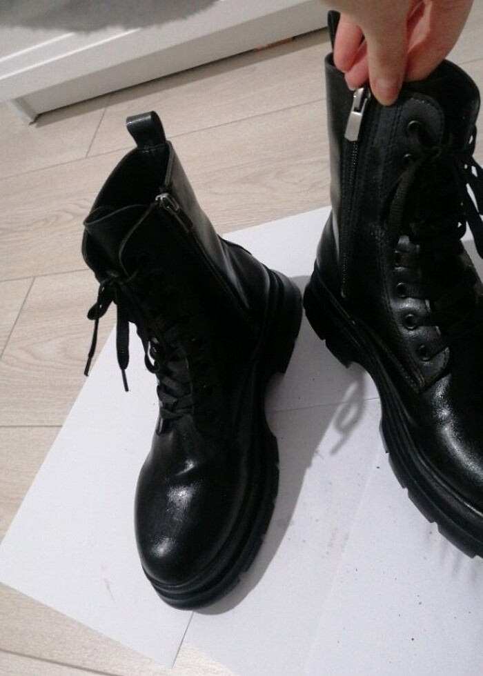 kadın siyah bot - Görsel 3