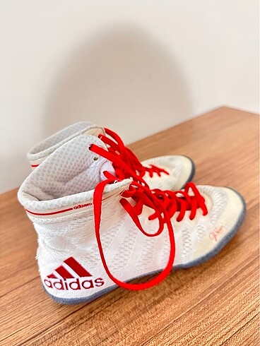 36,5 Beden beyaz Renk Adidas güreş ayakkabı