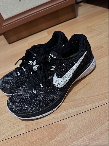 Nike spor ayakkabısı