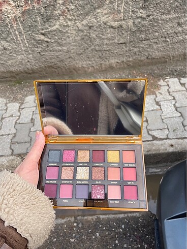 Huda beauty far paleti