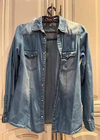 m Beden Düğmeli Uzun Kollu Mavi Denim Kadın Gömlek