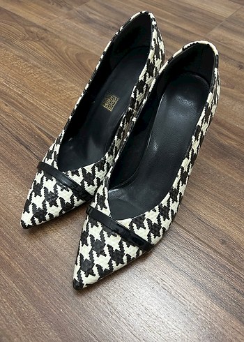 Beyaz Siyah Desenli Tokalı Stiletto - Görsel 5