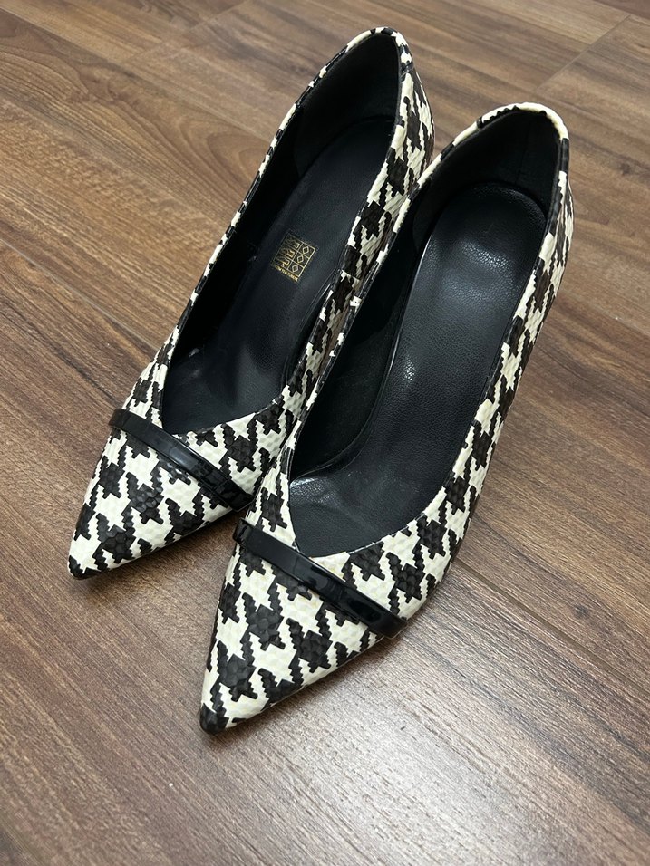 Beyaz Siyah Desenli Tokalı Stiletto - Görsel 5