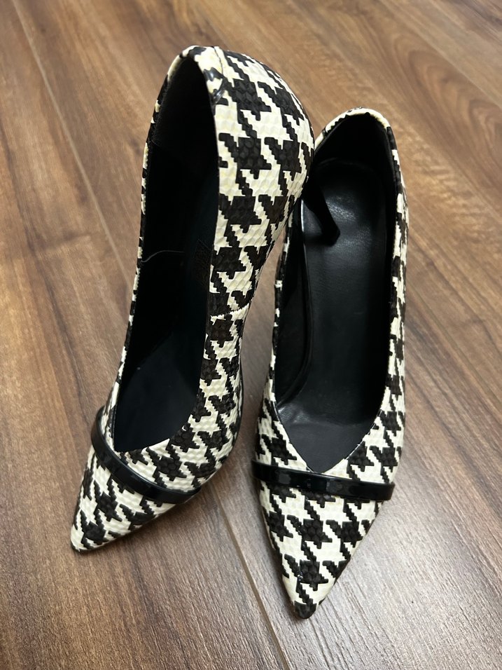 Beyaz Siyah Desenli Tokalı Stiletto - Görsel 2