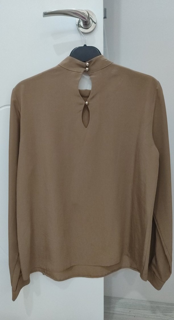Bej Uzun Kollu Yüksek Yakalı Kadın Bluz - Görsel 2
