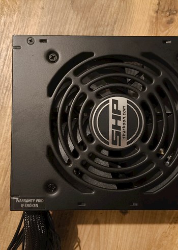SHARKOON SHP650 V2 650W
80+ 120mm Fanlı PSU - Görsel 2