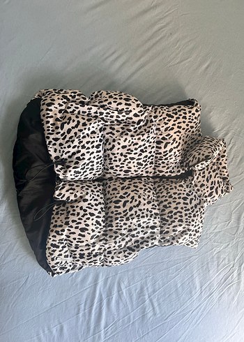 Leopar Desenli Kadın Şişme Yelek - Görsel 2