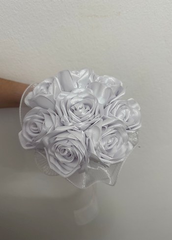 Beyaz Kurdeleli Çiçekli Düğün Aksesuarı