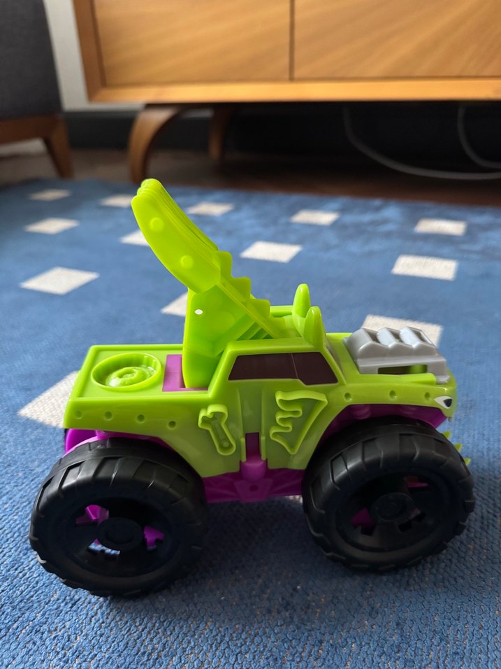 Play-Doh 
Canlı Yeşil Oyuncak Araba - Görsel 3