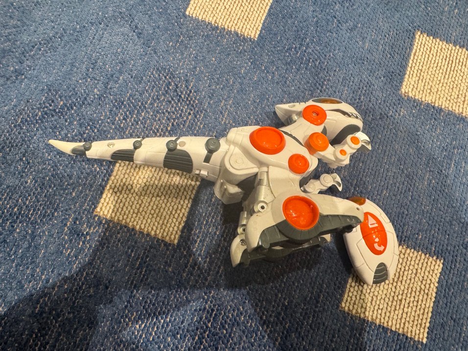 Beyaz Gri Robot Dinozor Figürü - Görsel 3