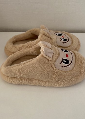 Kız Çocuk Bej Kürk Detaylı Nakışlı Ev Terliği - Görsel 2