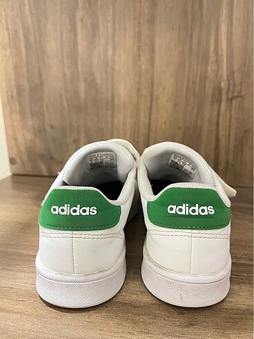 32 Beden beyaz Renk Kız çocuk spor Adidas ayakkabı