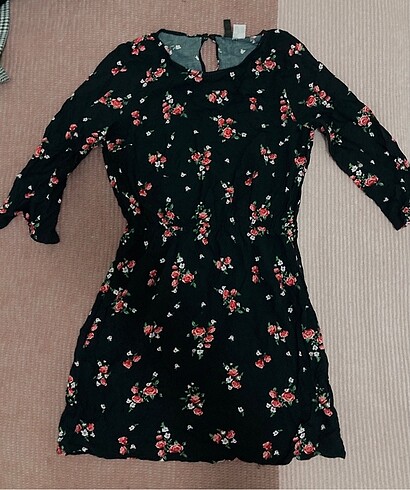 H&M H&M çiçekli kısa elbise