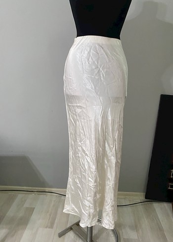 Beyaz Parlak Saten Uzun Etek - Görsel 2