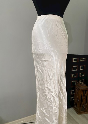 Beyaz Parlak Saten Uzun Etek - Görsel 3