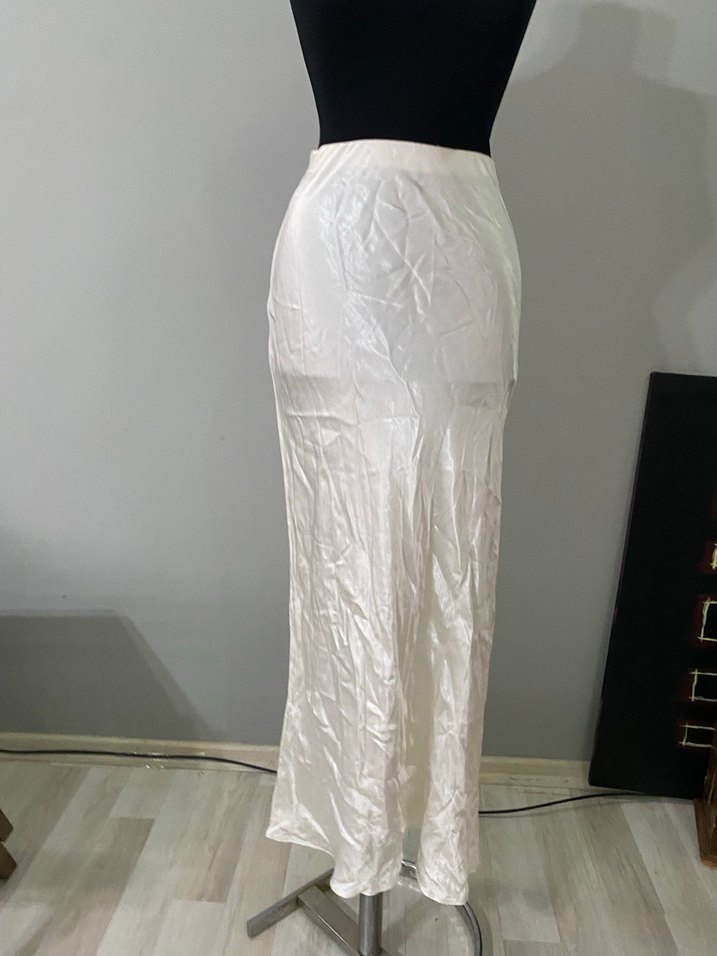 Beyaz Parlak Saten Uzun Etek - Görsel 2